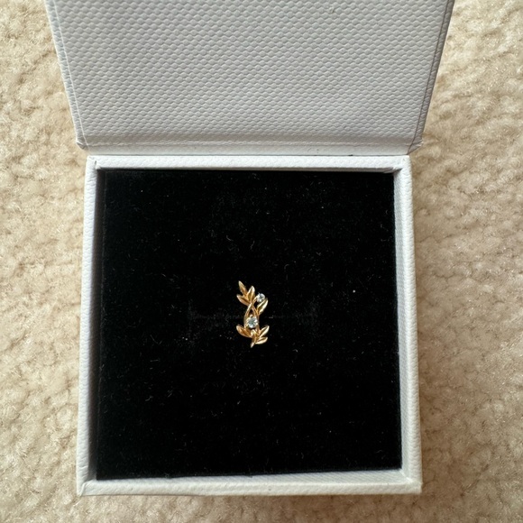 BVLA Floral Earring with Swiss Blue Topaz - Picture 2 of 2